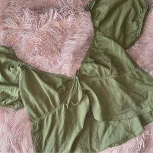 Aritzia/Sunday best sage green spring/summer top